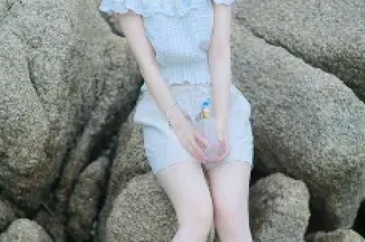 内娱清纯女星偷闯日本拍艳情片被网友当场撞破
