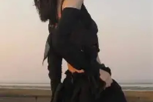 一手好牌打稀碎 三料影后马苏 被黑人驮肩 帮闺蜜撒谎 终究自断前程