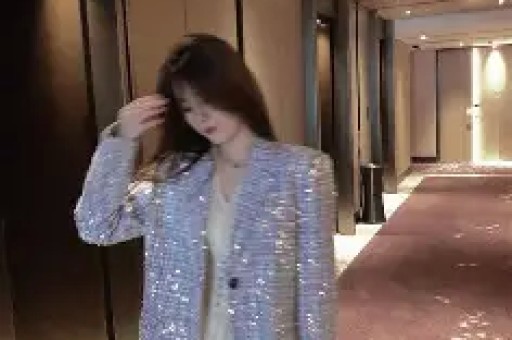 女明星大瓜离过婚有固定情人还约会小鲜肉王菲那英张雨绮躺枪